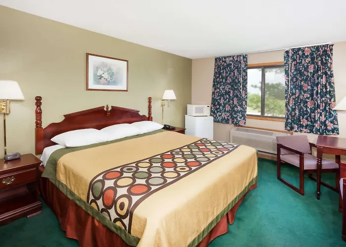 Super 8 By Wyndham Mclean/bloomington Sw Motel McLean