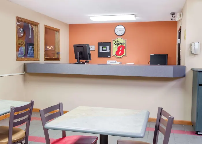 Motel Super 8 By Wyndham Mclean/bloomington Sw McLean