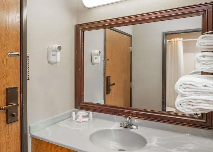 Motel Super 8 By Wyndham Mclean/bloomington Sw 2*