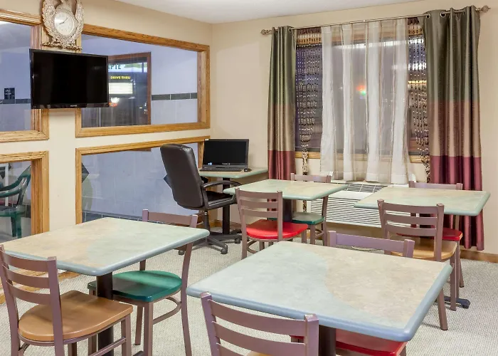 Super 8 By Wyndham Mclean/bloomington Sw Motel 2*