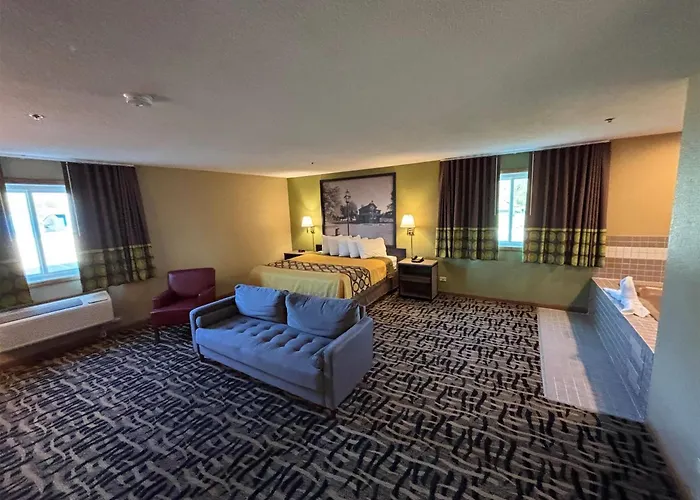 Super 8 By Wyndham Mclean/bloomington Sw Motel