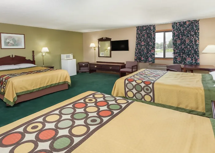 Super 8 By Wyndham Mclean/bloomington Sw Motel