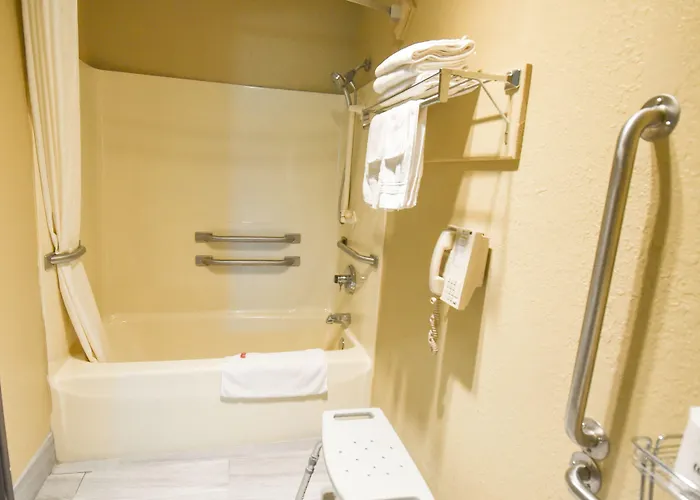 Super 8 By Wyndham Mclean/bloomington Sw Motel 2*