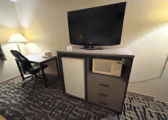 Super 8 By Wyndham Mclean/bloomington Sw 2*